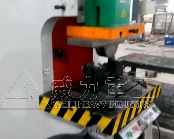 液壓沖床價(jià)格抱箍現(xiàn)場(chǎng)